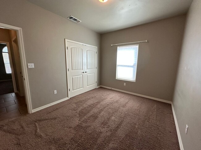 Building Photo - 3 Bed 2 Bath Home