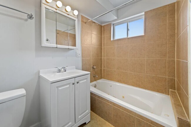 Building Photo - Residences At Ridge (6424)