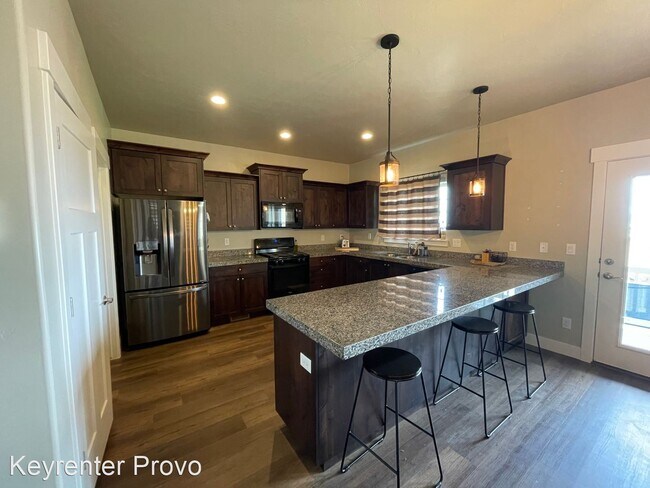 Building Photo - 4 br, 3.5 bath House - 876 s Aspen Loop