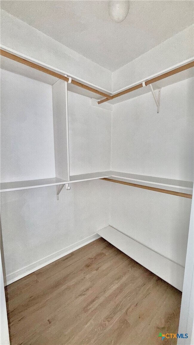 Building Photo - 2107 Gail Dr