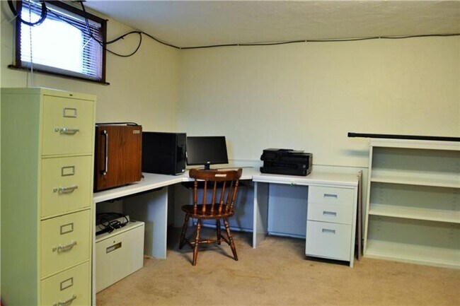 Building Photo - 5Bed | 2bath Home in West Mifflin, PA