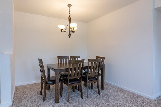 Building Photo - Fully Furnished One Bedroom Condo Available Now!