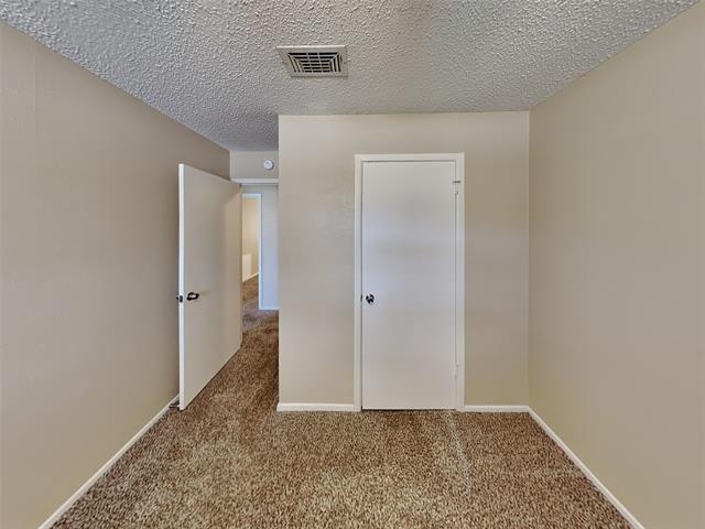 Building Photo - 224 Lakeway Ct