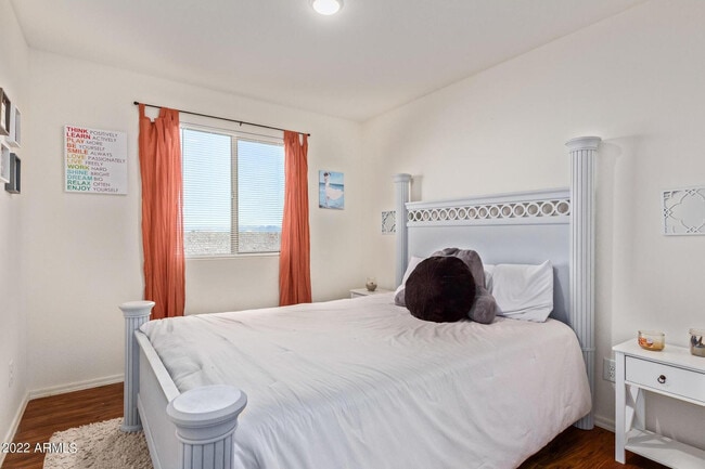 Building Photo - 30517 N Oak Dr