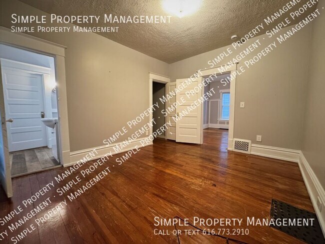 Building Photo - 1036 Lafayette Ave NE