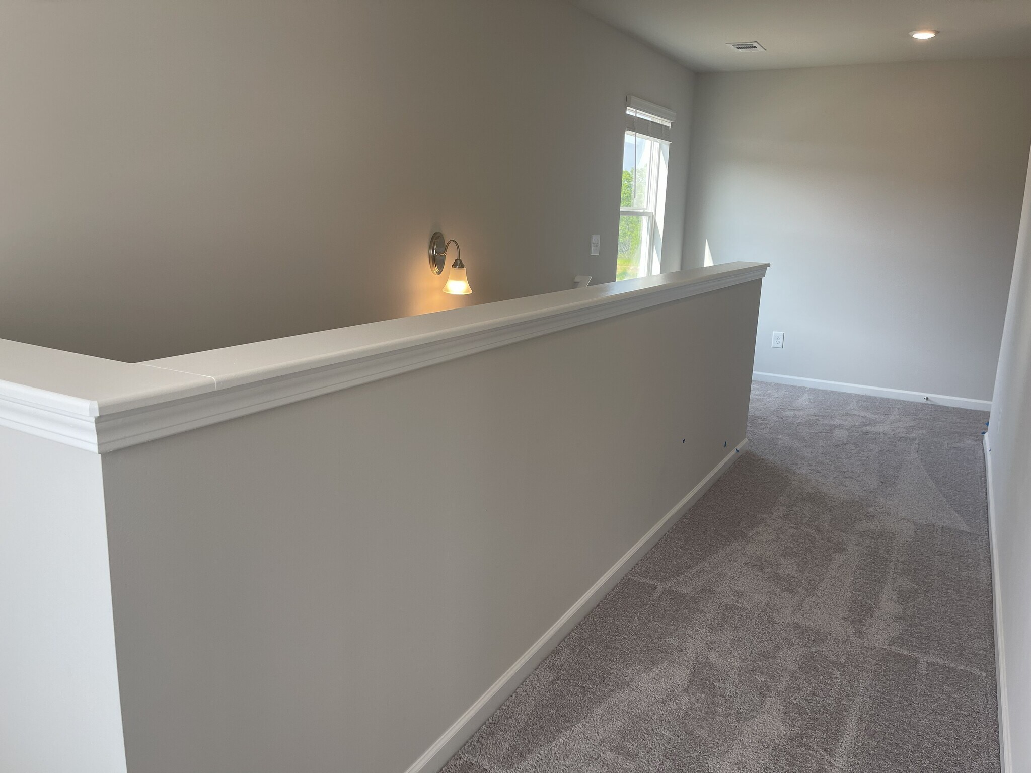 Building Photo - 9 Pineview Dr