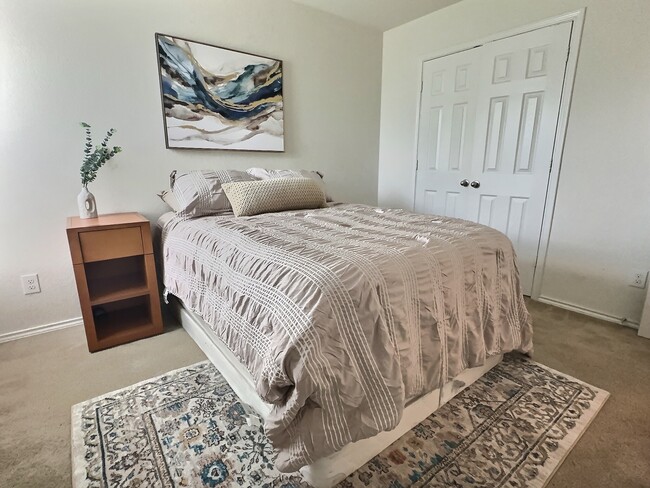 Primary Photo - Modern Room for Rent