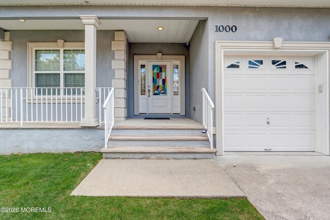 Building Photo - 1000 Eighth Ave