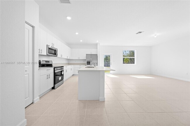 Building Photo - 2442 SE 30th St