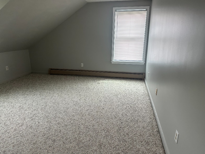 Building Photo - 8 Cornerbrook Cir