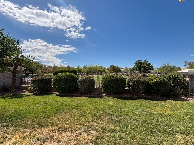 Building Photo - Seven Hills Single-Story 3 Bed 2 Bath Scenic Greenbelt Views