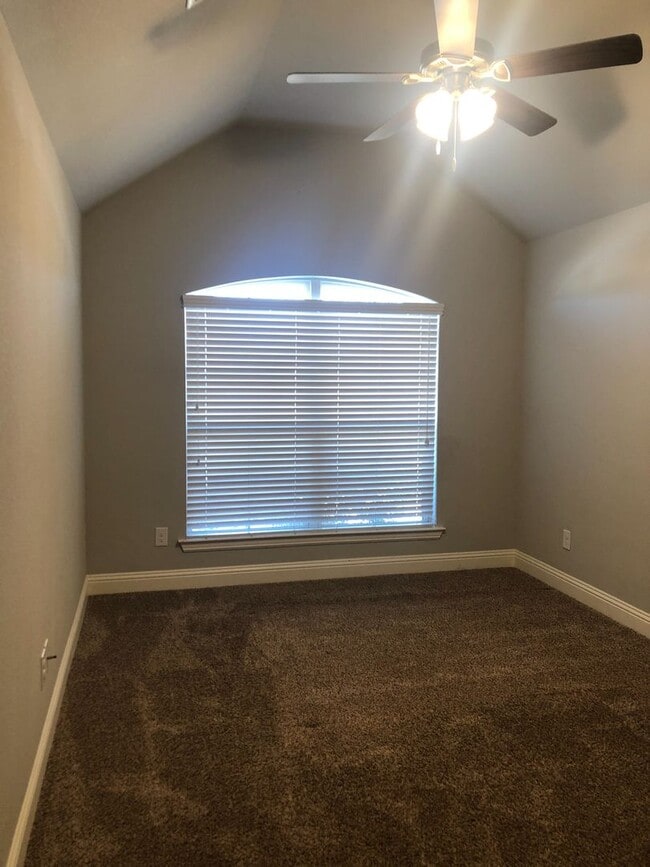 Building Photo - 4 Bdrm/2Bath in the Heart of Weatherford!