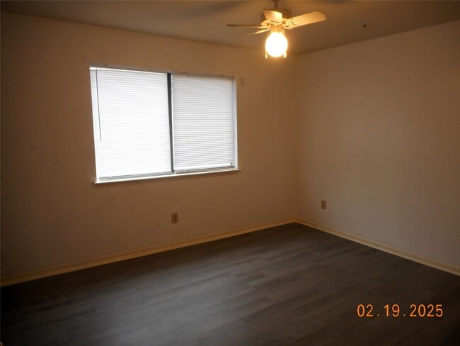 Building Photo - 12821 Hill Branch Dr