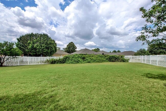 Building Photo - 904 Black Canyon St