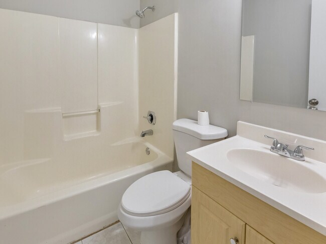 Building Photo - 9138 Clubhouse Dr