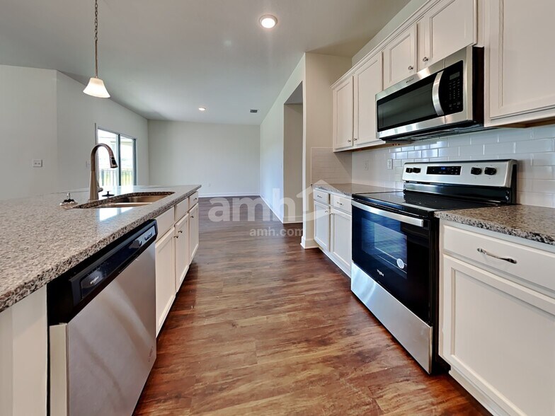 Building Photo - 1031 Tan Tara Trl