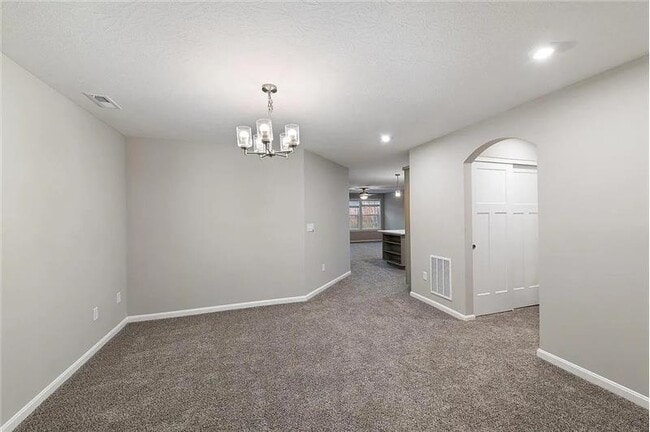 Building Photo - 618 Foxhill Dr