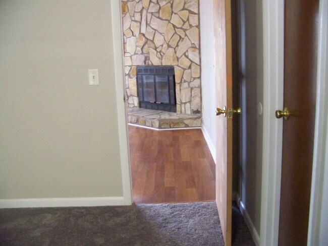 Building Photo - 6732 Willowbrook Dr