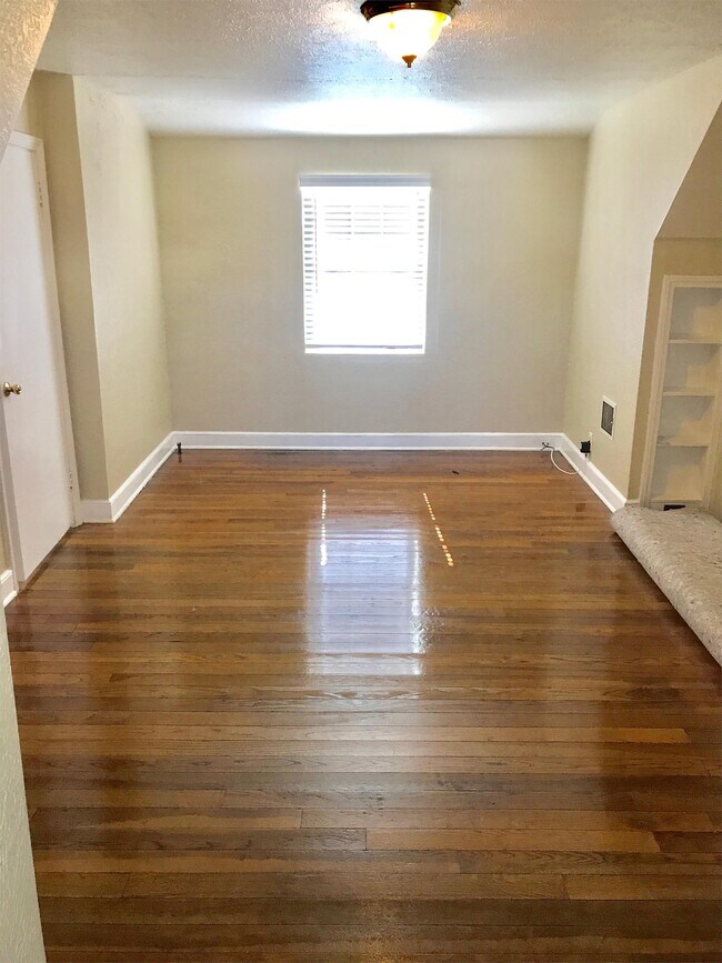 Building Photo - 6295 E Pea Ridge Rd