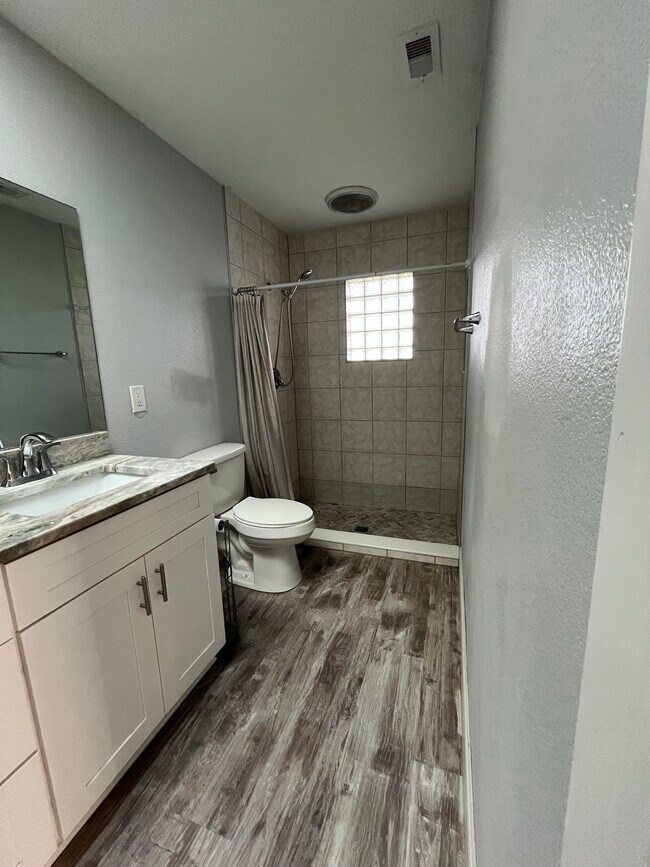 Building Photo - 325 Redwing Way