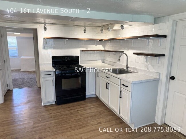 Building Photo - 404 16th Ave S