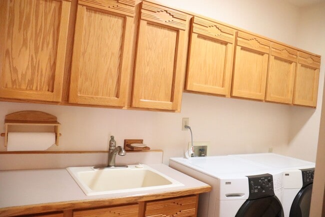 Building Photo - Golf Course Location