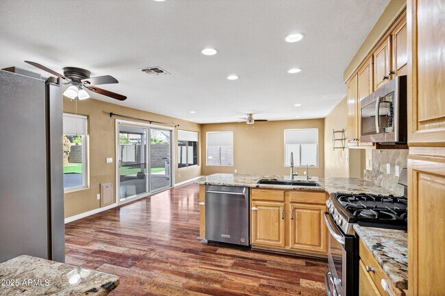 Building Photo - 2399 S Walnut Dr