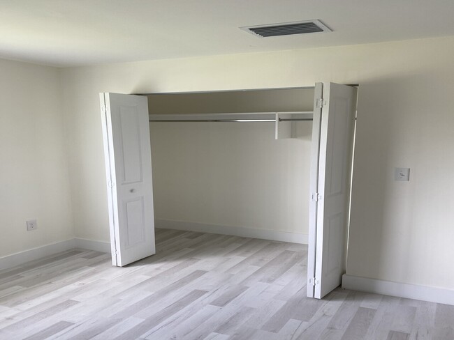 Building Photo - Miga Townhomes