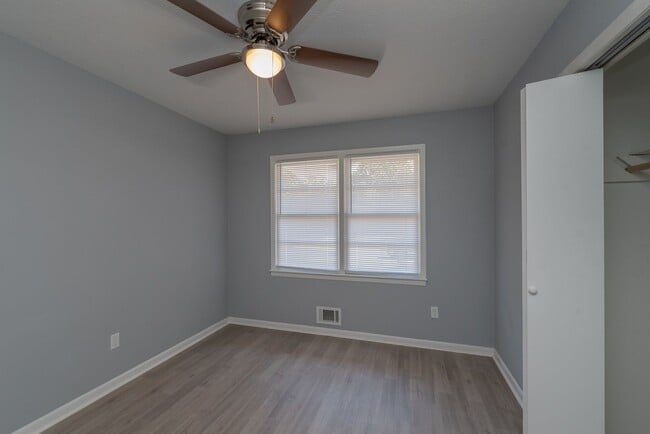Building Photo - Updated 3 bed/2 bath home for lease in Old...