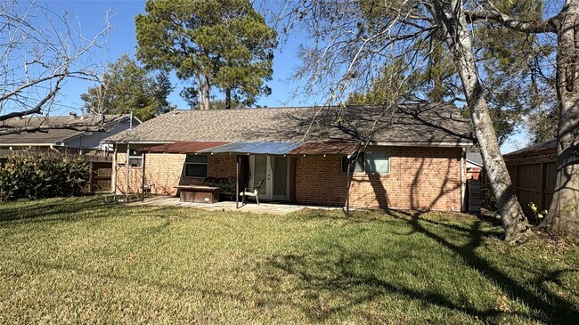 Building Photo - 13631 Greenway Dr