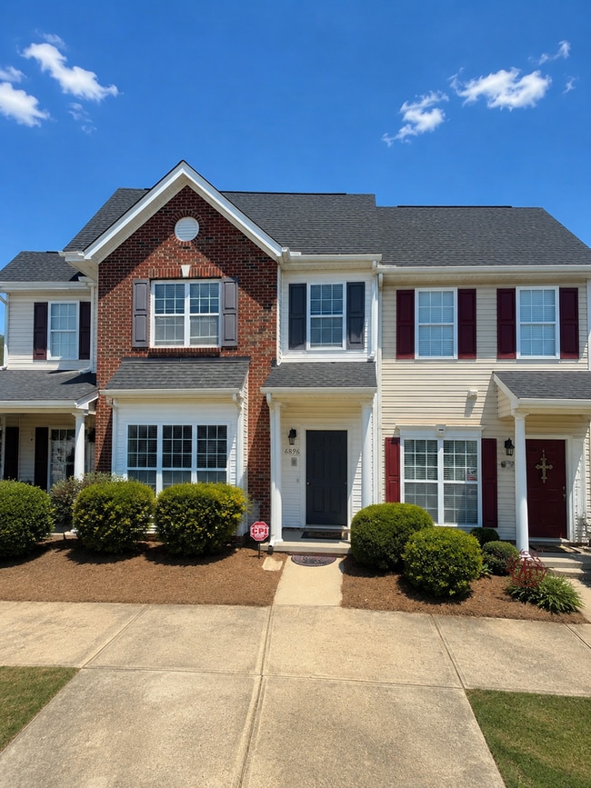 Building Photo - Three bedroom, 2.5 bath townhome in Whitsett