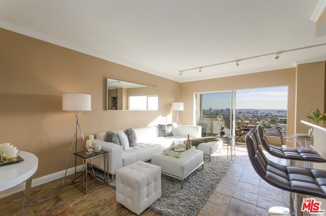 Building Photo - 1131 Alta Loma Rd