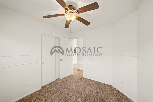 Building Photo - 1271 W Gail Dr