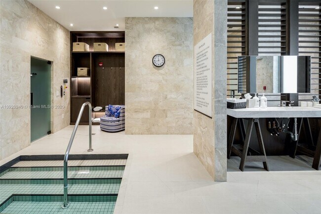 Building Photo - 360 Ocean Dr