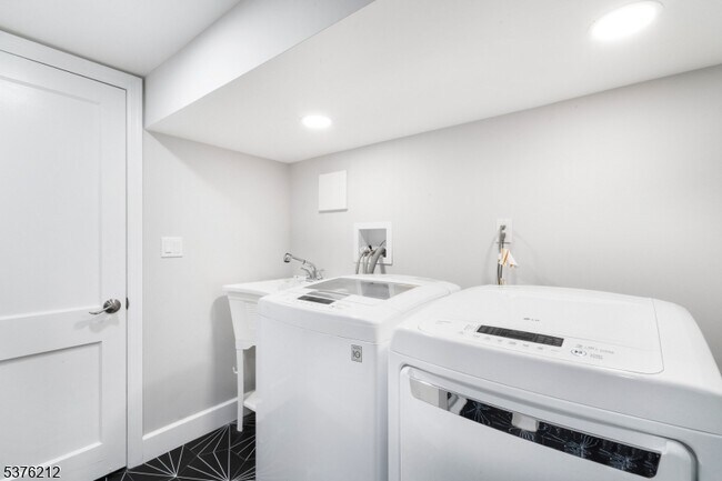 Building Photo - 10 Beech Terrace