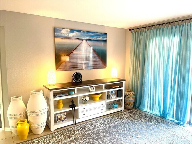 Building Photo - 8521 Hearth Dr