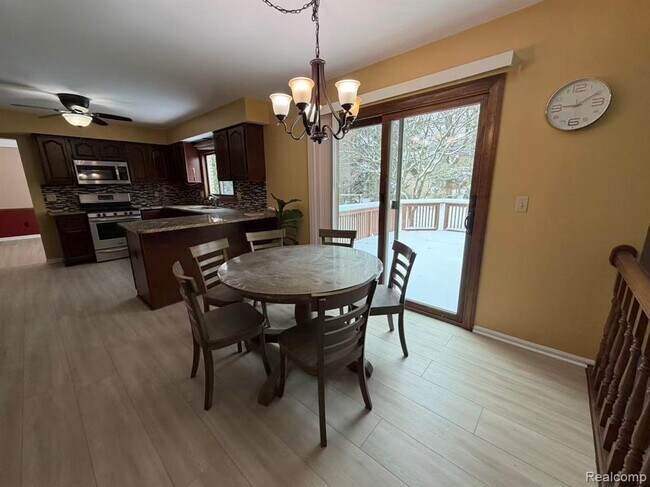 Building Photo - 24397 Venice Dr