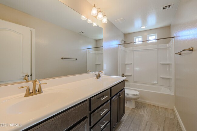 Building Photo - 2736 E Mews Rd