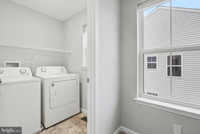 Building Photo - 8110 Kelly Dr