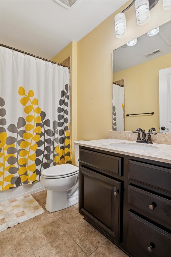 Building Photo - Stunning Town Home in Pike Creek