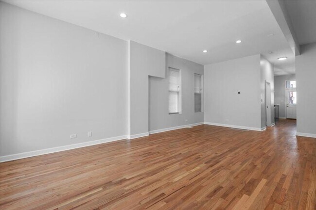 Building Photo - 2 bedroom in Chicago IL 60622