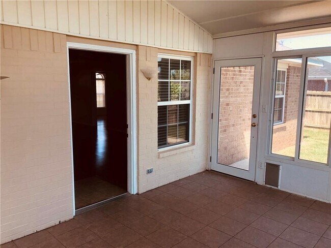 Building Photo - 891 Sunflower St