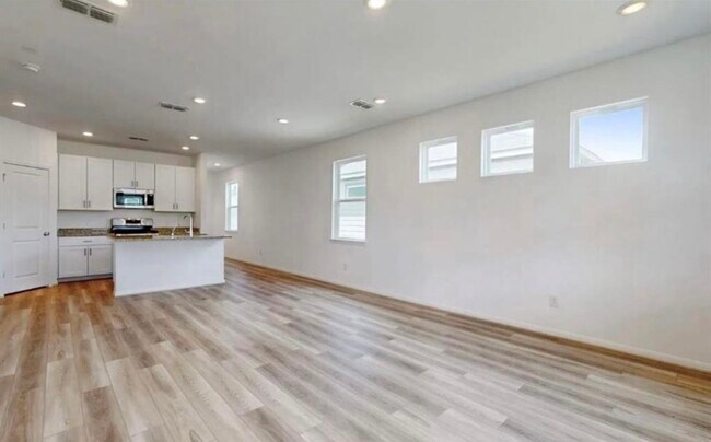 Building Photo - 2723 Forest Retreat Ln
