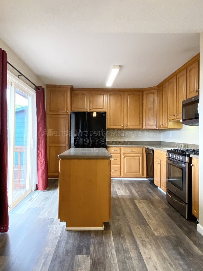 Building Photo - 6087 Del Rey Dr