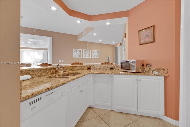 Building Photo - 5051 N Hwy A1A