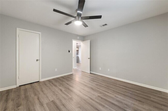 Building Photo - 2404 Burleson Ct