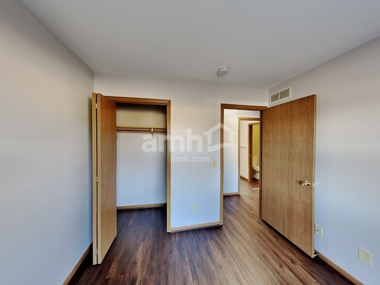 Building Photo - 516 Powers Ct