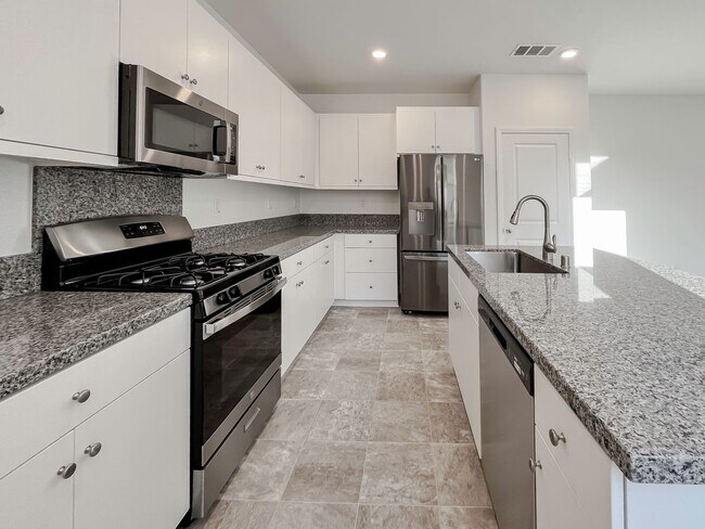 Building Photo - NEWER CONSTRUCTION ~SOLAR~ 3 BED 3 BATH BE...