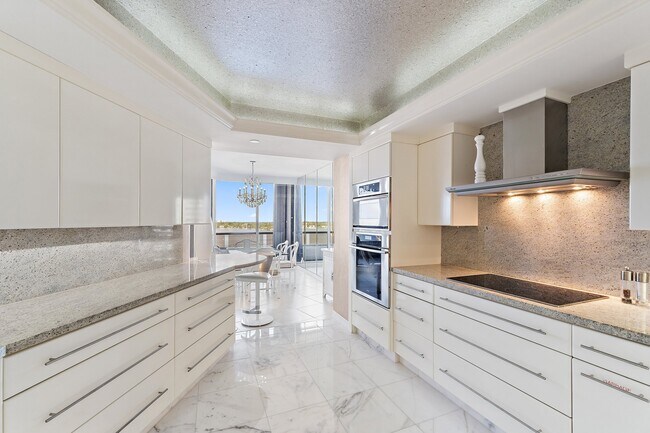 Building Photo - 100 Lakeshore Dr