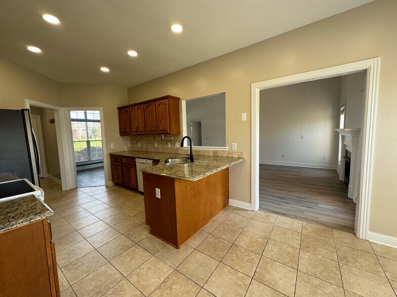 Building Photo - 806 Muscogee Way